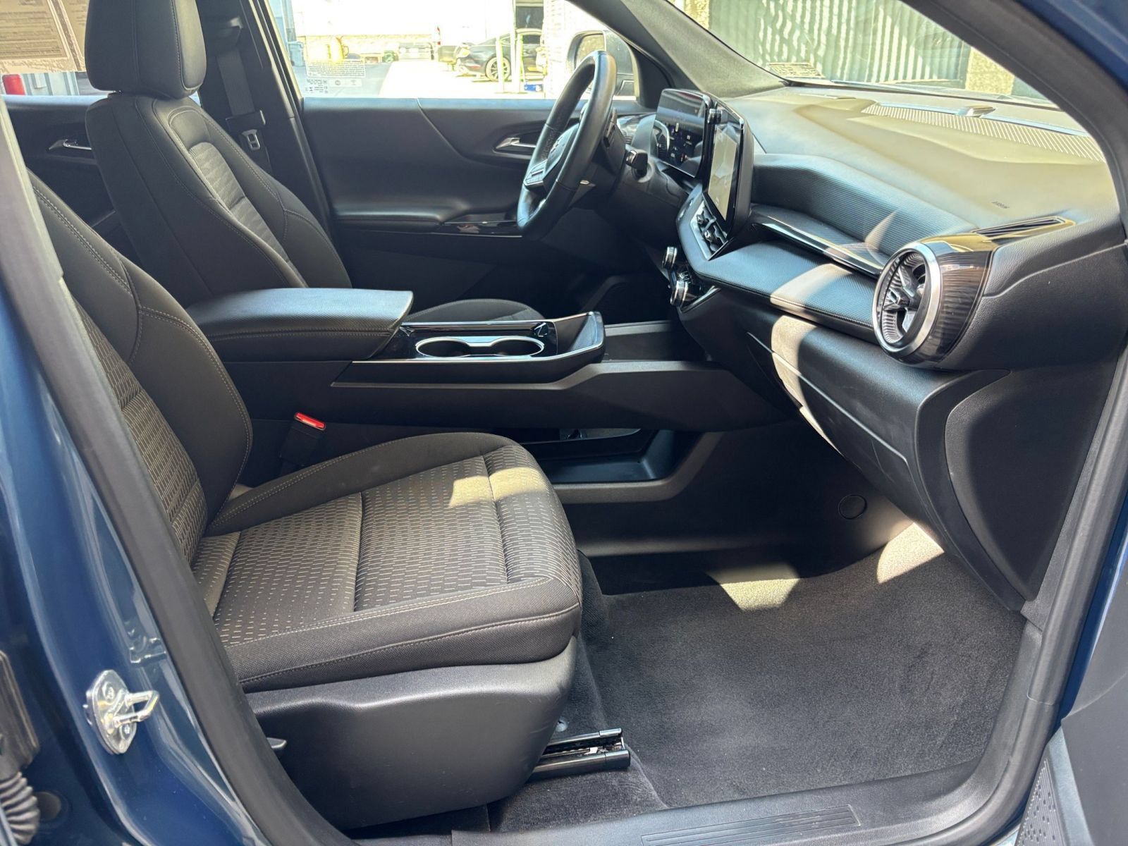 Used 2025 Chevrolet Equinox LT FWD image 35