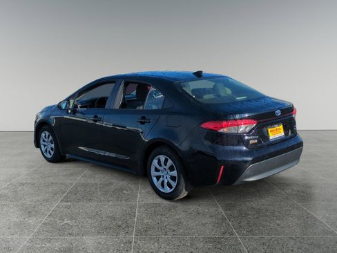 Used 2025 Toyota Corolla LE image 3