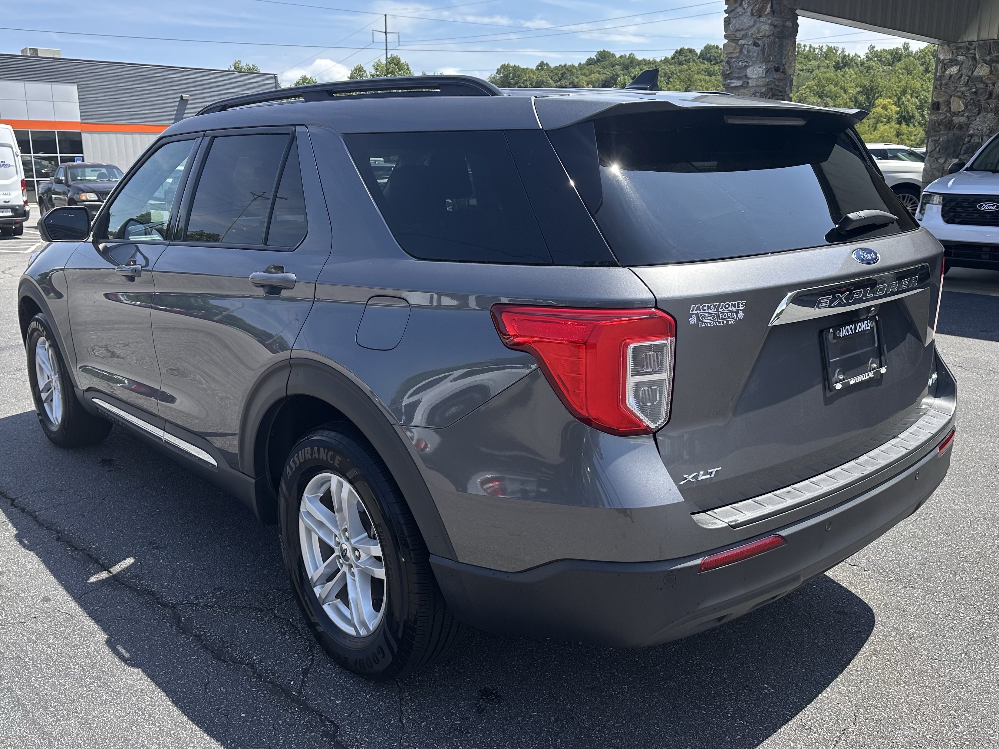 Used 2022 Ford Explorer XLT AWD/4WD image 8
