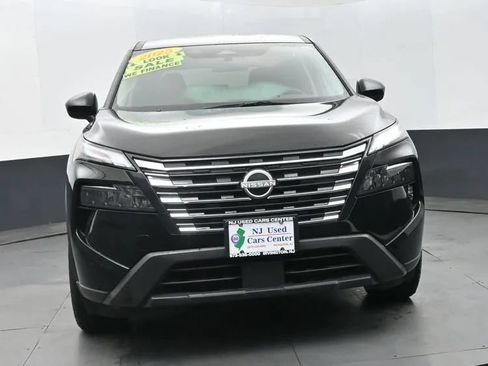 Used 2025 Nissan Rogue SV FWD image 3