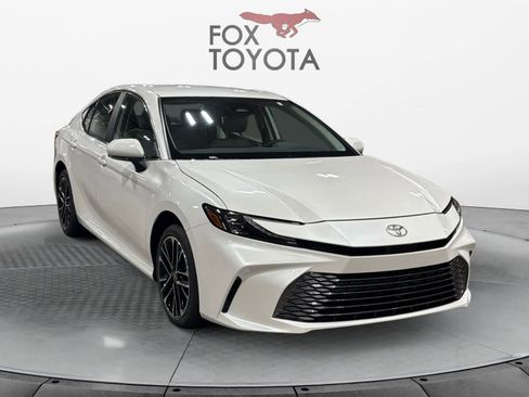 Used 2025 Toyota Camry XLE image 8