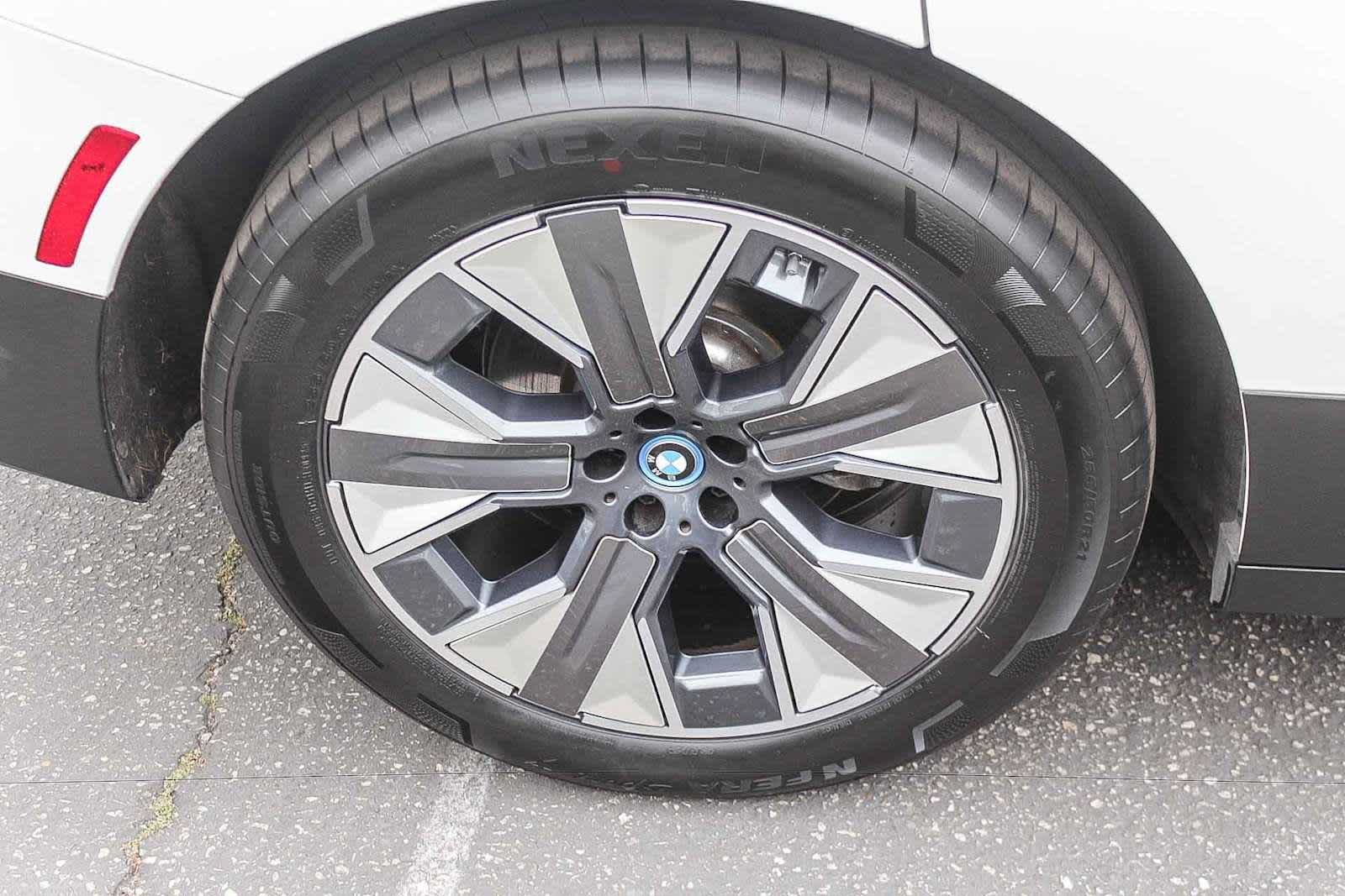 Used 2023 BMW iX xDrive50 w/ Convenience Package AWD/4WD image 8