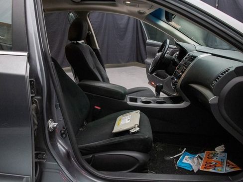 Used 2015 Nissan Altima 2.5 SV w/ Convenience Package image 16