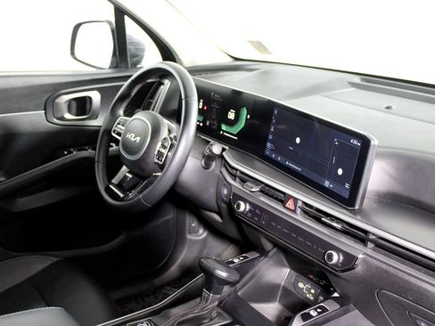 Used 2024 Kia Sorento S image 11