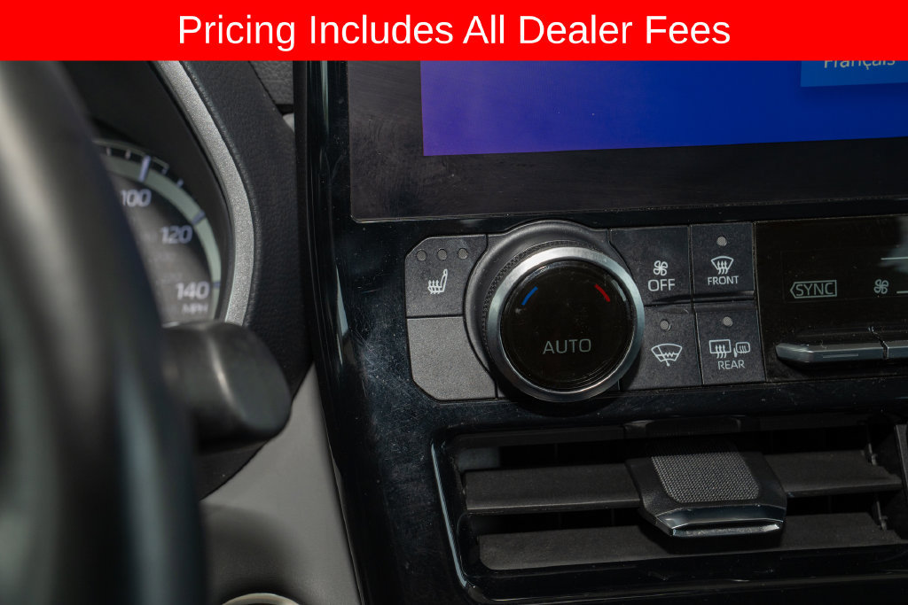 Used 2024 Toyota Highlander XLE FWD image 17
