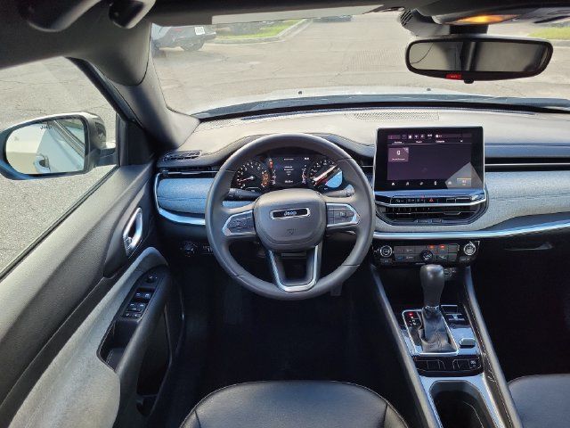 Used 2024 Jeep Compass Latitude AWD/4WD image 11