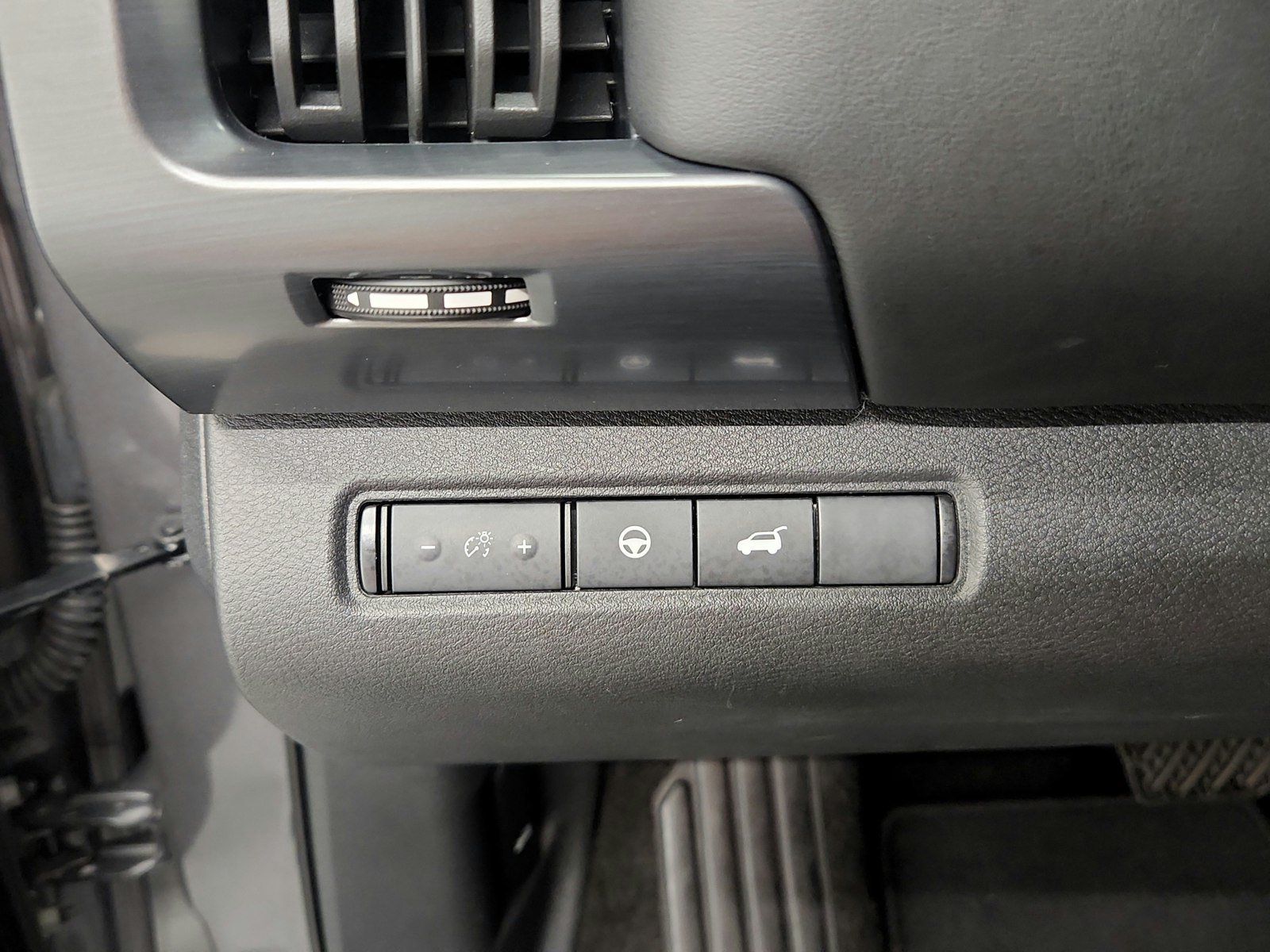 Used 2024 Nissan Pathfinder SL FWD image 43