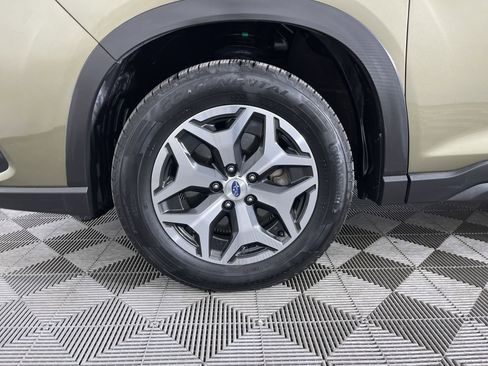 Used 2023 Subaru Forester Premium image 24