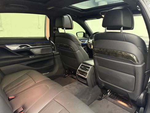 Used 2018 BMW 740e xDrive image 41