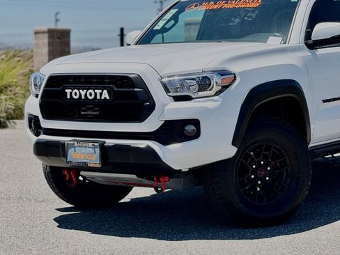 Used 2023 Toyota Tacoma TRD Off-Road w/ Black Out Package (TMS) AWD/4WD image 3
