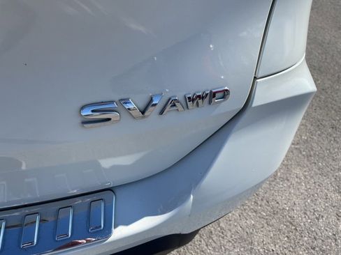 Used 2018 Nissan Rogue SV w/ Premium Package image 9