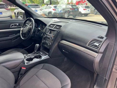 Used 2019 Ford Explorer XLT AWD/4WD image 27