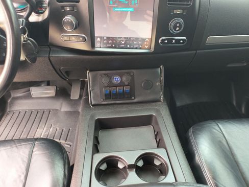 Used 2012 Chevrolet Silverado 2500 LT w/ Interior Plus Package AWD/4WD image 11