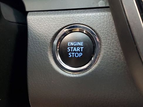 Used 2020 Toyota Camry LE w/ Convenience Package FWD image 5
