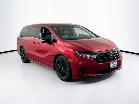 Used 2023 Honda Odyssey Sport image 3