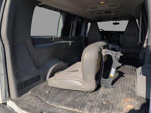 Used 2017 Chevrolet Express 2500 RWD image 28