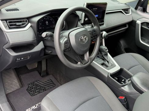 Used 2023 Toyota RAV4 LE AWD/4WD image 4