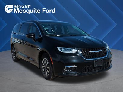 Used 2024 Chrysler Pacifica Limited