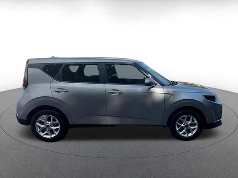 Used 2025 Kia Soul LX w/ LX Technology Package FWD image 14