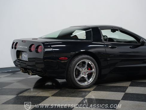 Used 2001 Chevrolet Corvette Coupe w/ Preferred Equipment Group2 RWD image 25