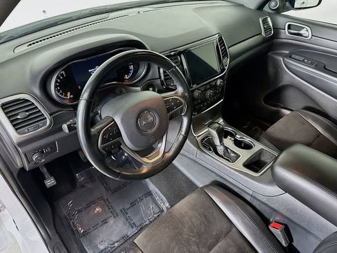 Used 2020 Jeep Grand Cherokee Altitude image 2