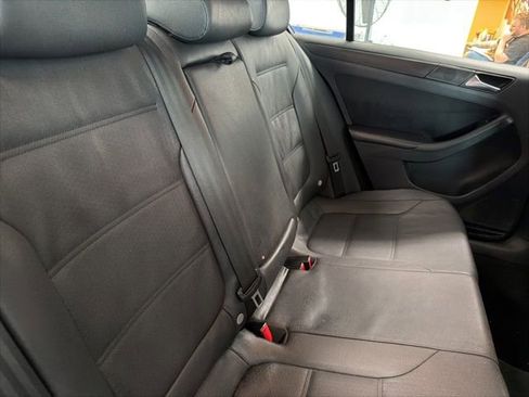 Used 2012 Volkswagen Jetta SE image 26