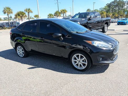 Used 2019 Ford Fiesta SE w/ Equipment Group 201A image 2