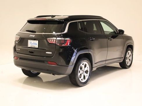 Used 2025 Jeep Compass Latitude AWD/4WD image 4