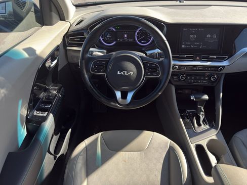 Certified 2022 Kia Niro LXS image 23