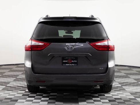Used 2019 Toyota Sienna XLE FWD image 6
