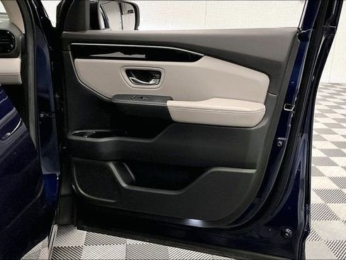 Used 2025 Honda Pilot Touring image 22