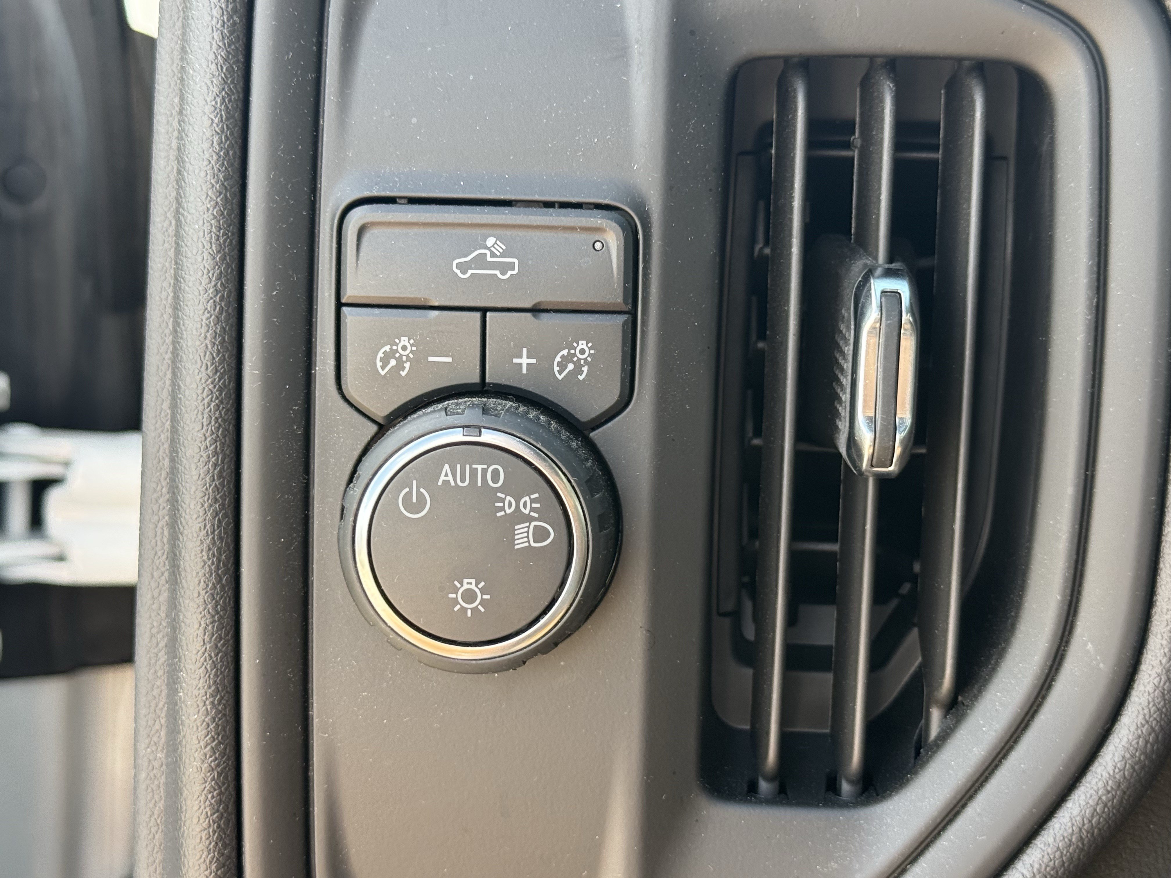 Used 2024 Chevrolet Silverado 1500 Custom RWD image 24