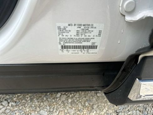 Used 2020 Ford Explorer XLT w/ Equipment Group 202A AWD/4WD image 35