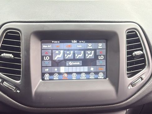 Used 2019 Jeep Compass Latitude w/ Cold Weather Group image 12