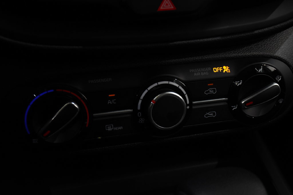 Used 2025 Kia Soul LX w/ LX Technology Package FWD image 21