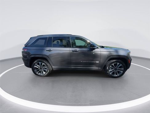 Used 2022 Jeep Grand Cherokee Overland AWD/4WD image 9