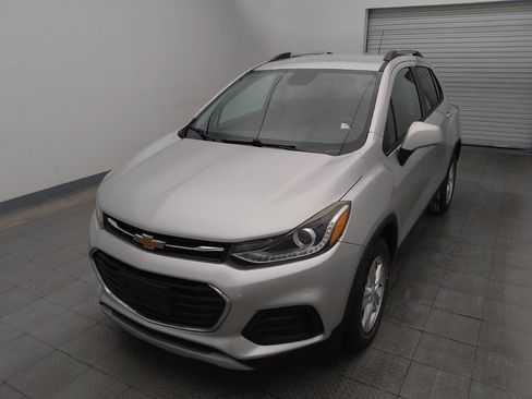 Used 2021 Chevrolet Trax LT w/ LT Convenience Package FWD image 15