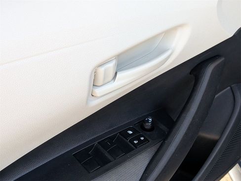 Used 2025 Toyota Corolla LE image 8