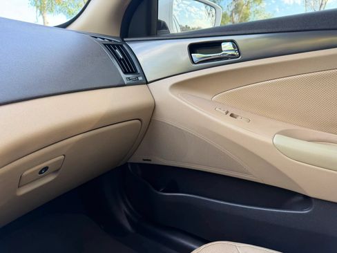 Used 2014 Hyundai Sonata Limited w/ Panoramic Sunroof Package 02 FWD image 32