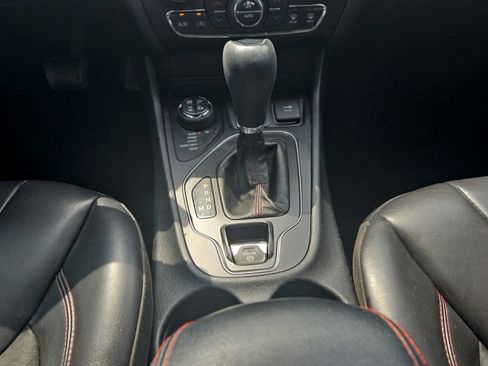 Used 2019 Jeep Cherokee Trailhawk w/ Cold Weather Group AWD/4WD image 20