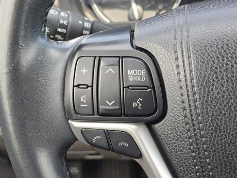 Used 2019 Toyota Highlander XLE image 19
