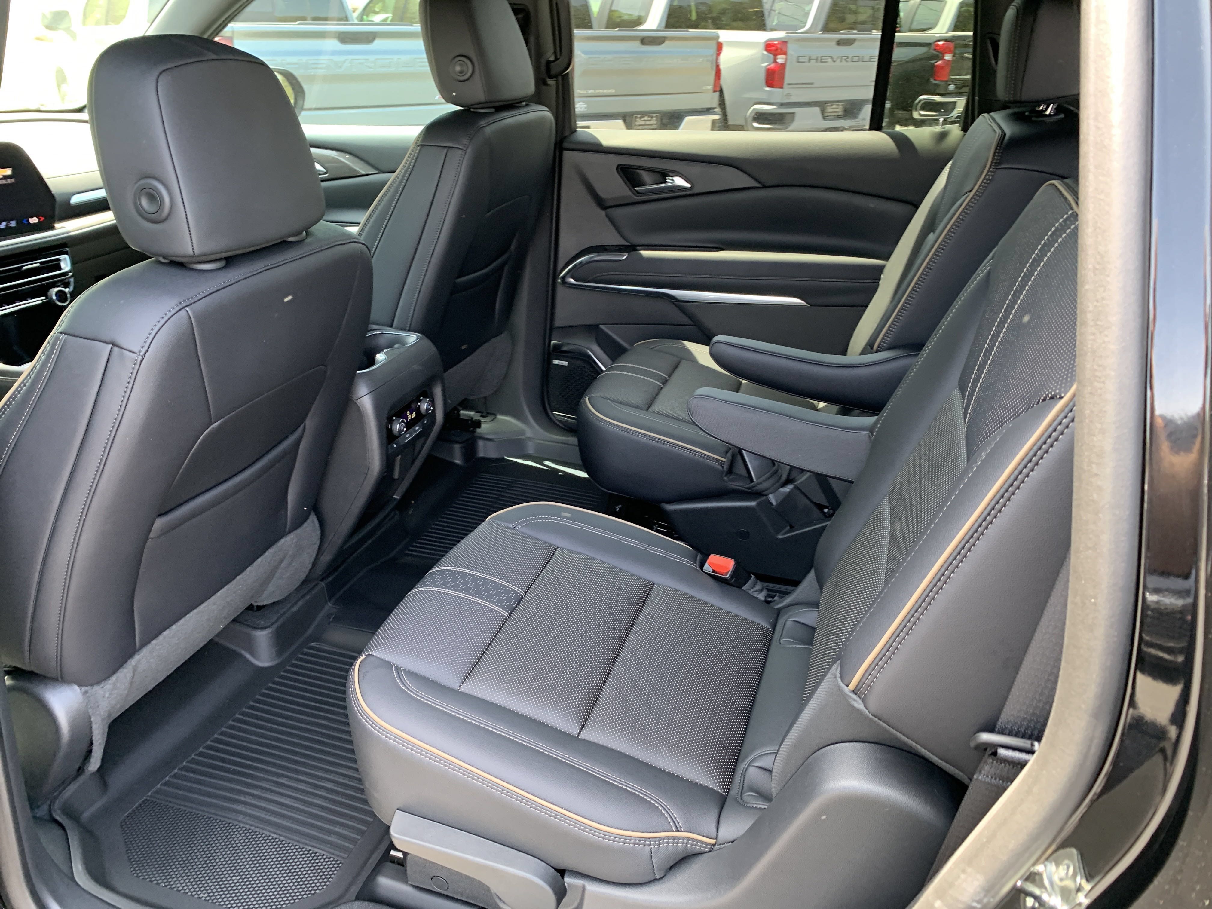 New 2025 Chevrolet Traverse High Country w/ LPO, Floor Liner Package FWD image 22