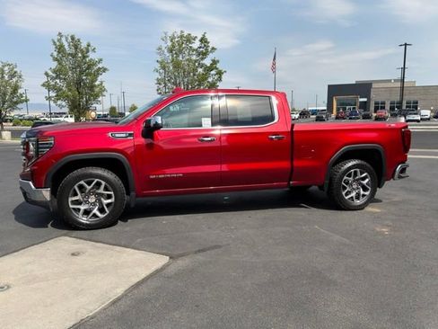 Used 2022 GMC Sierra 1500 SLT w/ SLT Premium Package AWD/4WD image 10