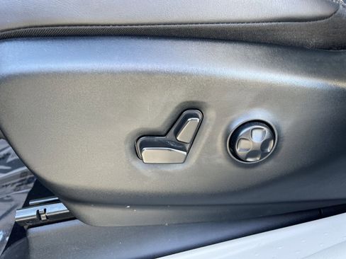 Used 2024 Chrysler Pacifica Touring-L FWD image 14