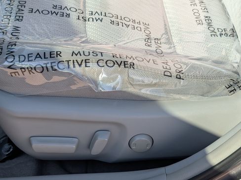 Used 2017 Toyota Camry LE image 11