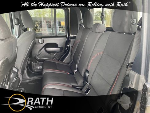 Used 2022 Jeep Gladiator Rubicon w/ Trailer Tow Package AWD/4WD image 18