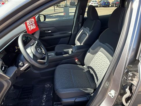 Used 2025 Nissan Kicks SV image 10