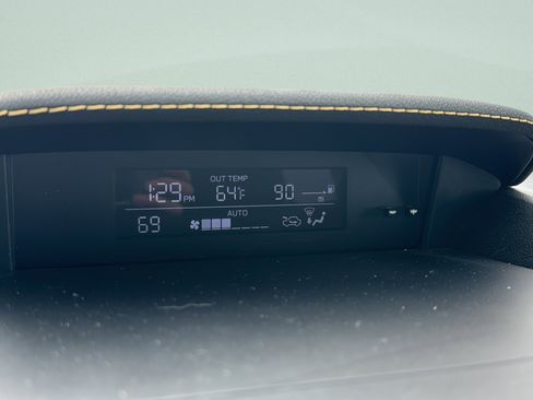 Used 2021 Subaru Crosstrek 2.5i Sport w/ Moonroof Package image 33