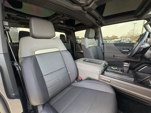 Used 2025 GMC Hummer EV 2X image 30