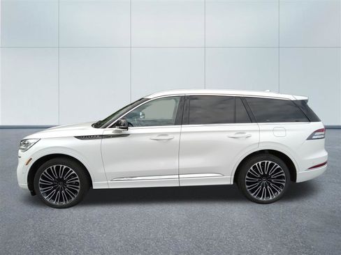 Used 2023 Lincoln Aviator Black Label AWD/4WD image 2